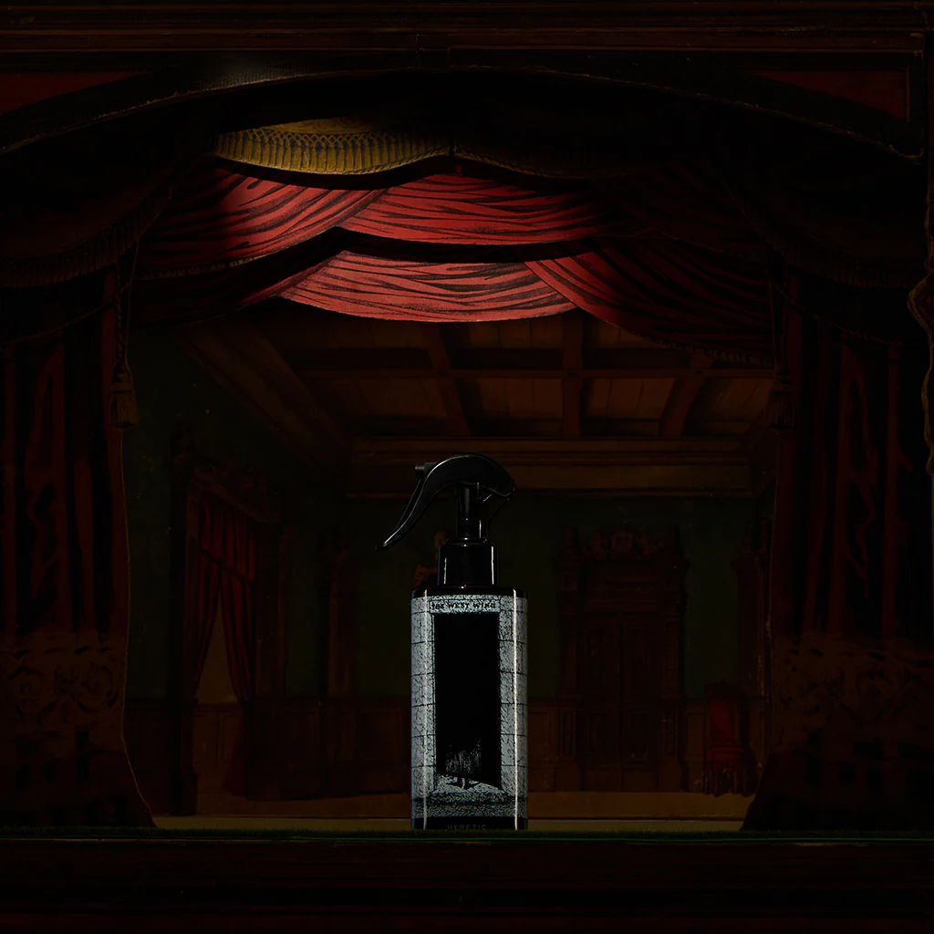 18-the-west-wing-room-spray-2.webp THE WEST WING ROOM SPRAY